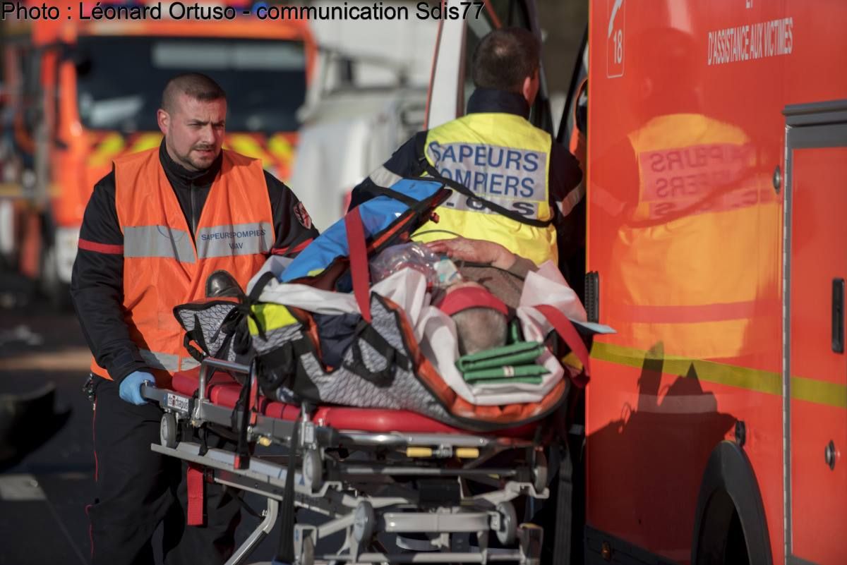 EVASION - Grave accident de poids lourds à Combs-la-Ville