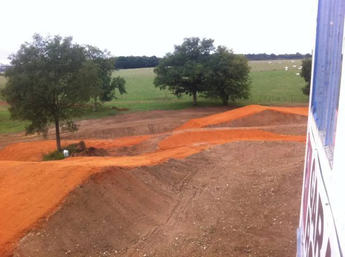 Piste Moto Cross Brou. Image d'archive © Radio Intensité