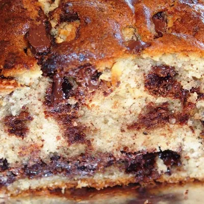Cake tyrolien aux noisettes et pépites de chocolat