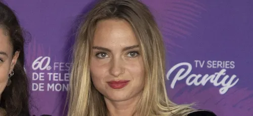 Aurelie Pons en scène malgré la mort de son père,  bouleversant