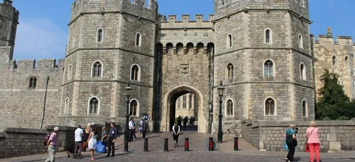 Un homme armé arrêté dans l'enceinte du château de Windsor alors...