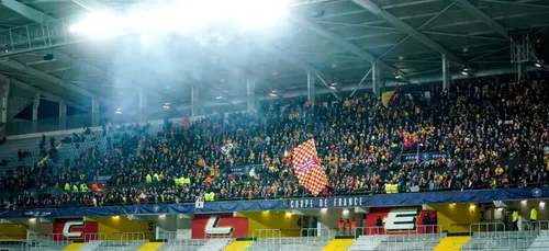 L'image des 5000 supporters lensois parqués dans la même tribune...