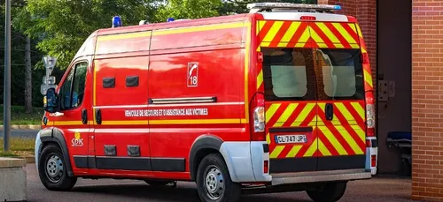 Quatre lycéens sont décédés prisonniers dans leur voiture qui a...