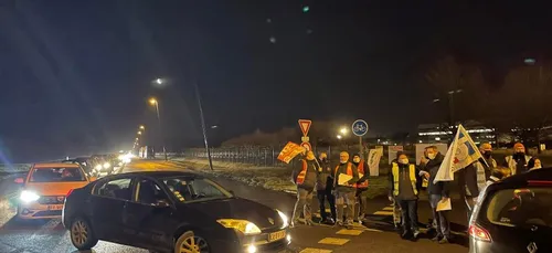Mobilisation sur le site de Renault Douai ce matin