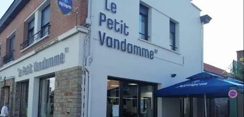 La brasserie "Le Petit Vandamme" à Leers recrute deux serveur(se)...