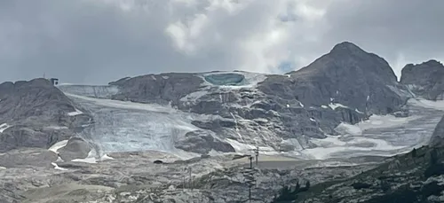Un glacier s'est effondré dans les Alpes italiennes, faisant au...