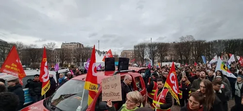 Nouveau rassemblement à Lille hier, contre la réforme des retraites
