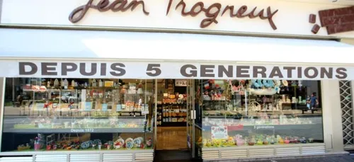 Des peines et 12 et 15 mois de prison et une relaxe