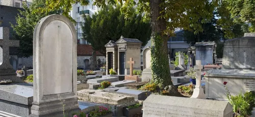 2 cimetières profanés