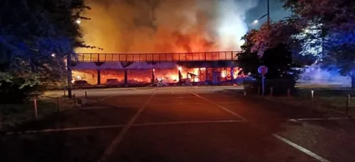 La violence a franchi un cap cette nuit un peu partout en France,...