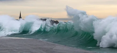 Les grandes marées ont fait 2 morts