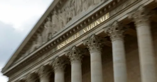 A gauche, un accord de principe en vue du 1er tour des élections...