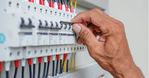 Le gouvernement étudierait la hausse d'une taxe sur l'électricité