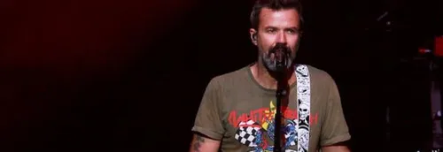 Le chanteur/fondateur du groupe Jarabe de Palo, Pau Donés est...