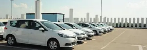 Des parents enferment leurs enfants de 3 et 5 ans dans leur voiture...