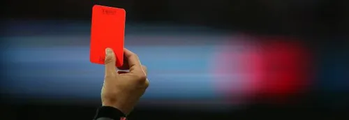 La Fédération Anglaise de Football réfléchit à mettre des cartons...