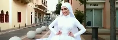 Cette vidéo au Liban : Une femme faisant des vidéos pour son...