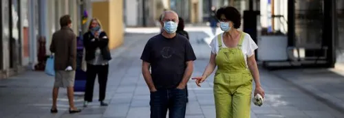 Un pneumologue affirme que "le port du masque ne sert à rien et...