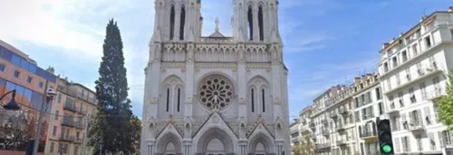 VIDEO L'intervention de la police dans la basilique à Nice  Vidéo...