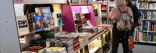 Bruno Le Maire annonce la fermeture des rayons non essentiels dans...