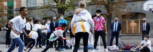 Le Président Emmanuel Macron souhaite une reprise du sport pour les...