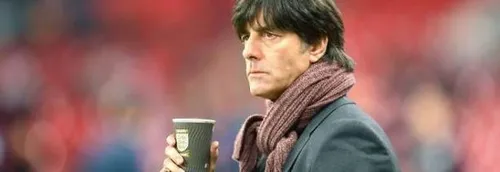 Malgré la débâcle 6-0 contre l'Espagne, Joachim Löw reste...