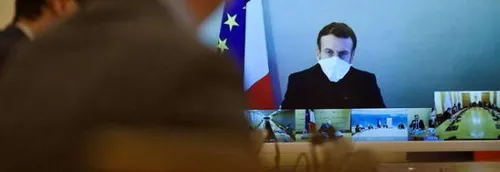 Emmanuel Macron n'est plus à l'isolement