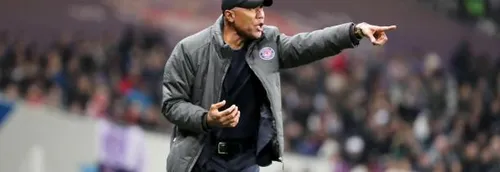 L'ex entraineur du RC Lens, Antoine Kombouaré, va remplacer Raymond...