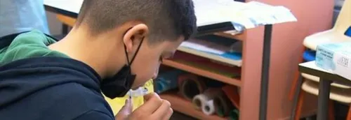 Les tests salivaires en priorité pour les écoles primaires à la...