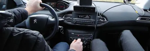 223 voitures-radar utilisant un flash infra-rouge non-visible par...