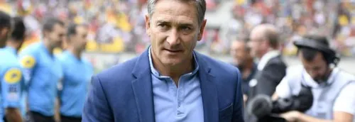 L'ancien entraineur de Lens, Philippe Montanier, devient coach du...