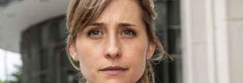 Allison Mack, actrice dans la série "Smallville", condamnée à 3 ans...