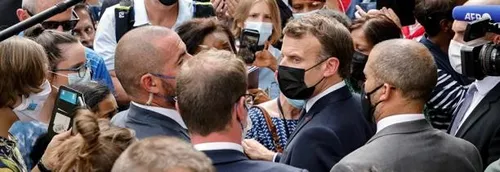Lourdes : Emmanuel Macron pris à partie par un homme qui a été...
