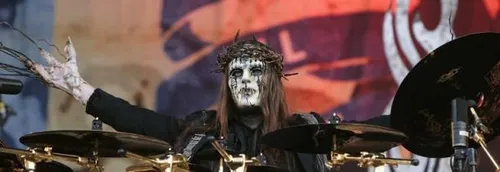 Joey Jordison, co-fondateur et ex-batteur du groupe Slipknot, est...