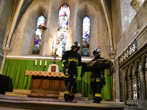 Les sapeurs-pompiers s'entraînent pour préserver les monuments...