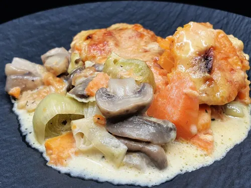 Gratin de patates douces, champignons et poireaux