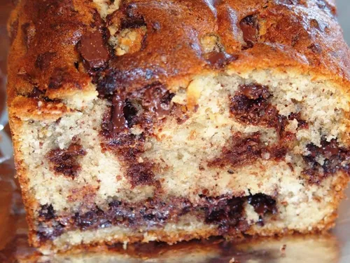 Cake tyrolien aux noisettes et pépites de chocolat