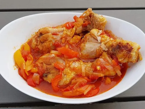 Pilons de poulet à la basquaise