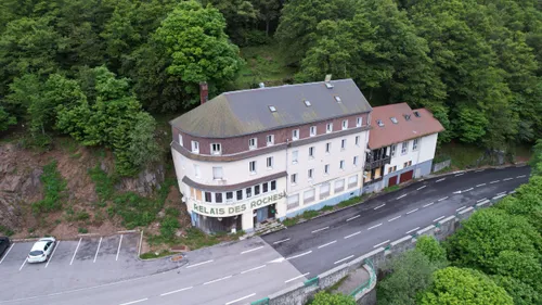 Le Relais des Roches au Col de la Schlucht : Démolition pour une...