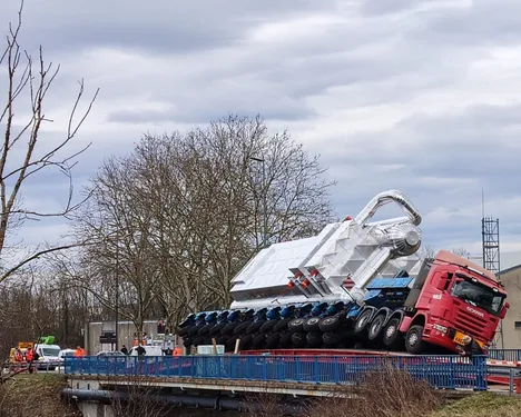 Grand Nancy : le convoi exceptionnel de 165 tonnes qui a basculé...