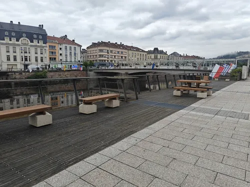 Mobilier urbain à Épinal : la ville expérimente de nouveaux bancs...