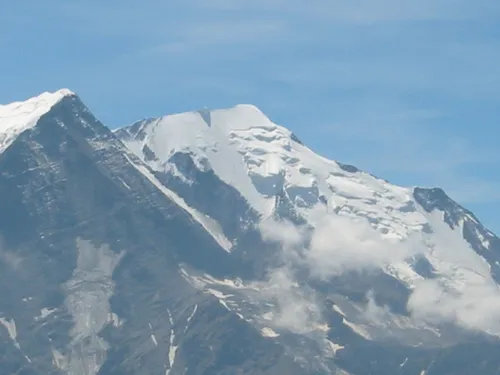 Massif du Mont-Blanc : un père et sa fille de 56 et 24 ans trouvent...