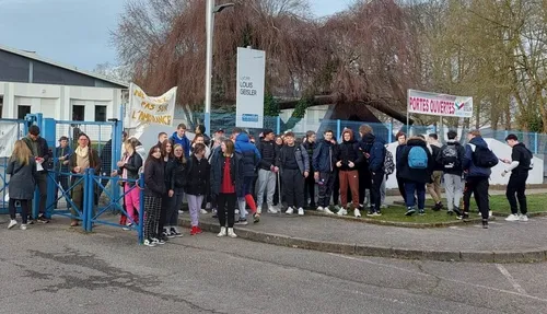Vosges : blocage en cours devant le lycée professionnel Louis...