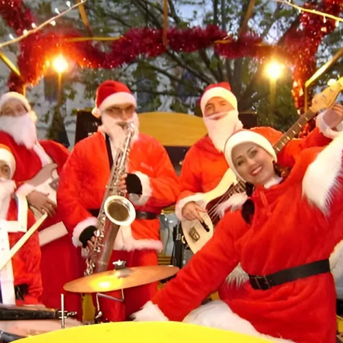 CHARTRES - Spectacle déambulatoire : Papa Noël Band