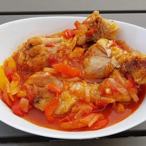 Pilons de poulet à la basquaise